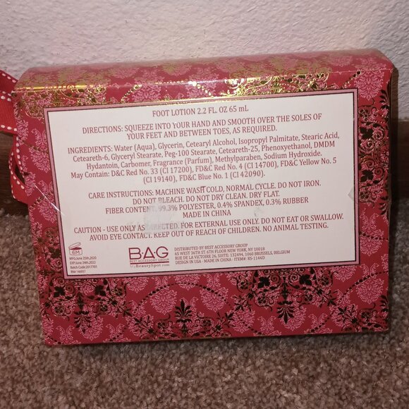 NEW Cozy Sock and Lotion Gift Box Set Pomegranate Vanilla - Picture 3 of 3